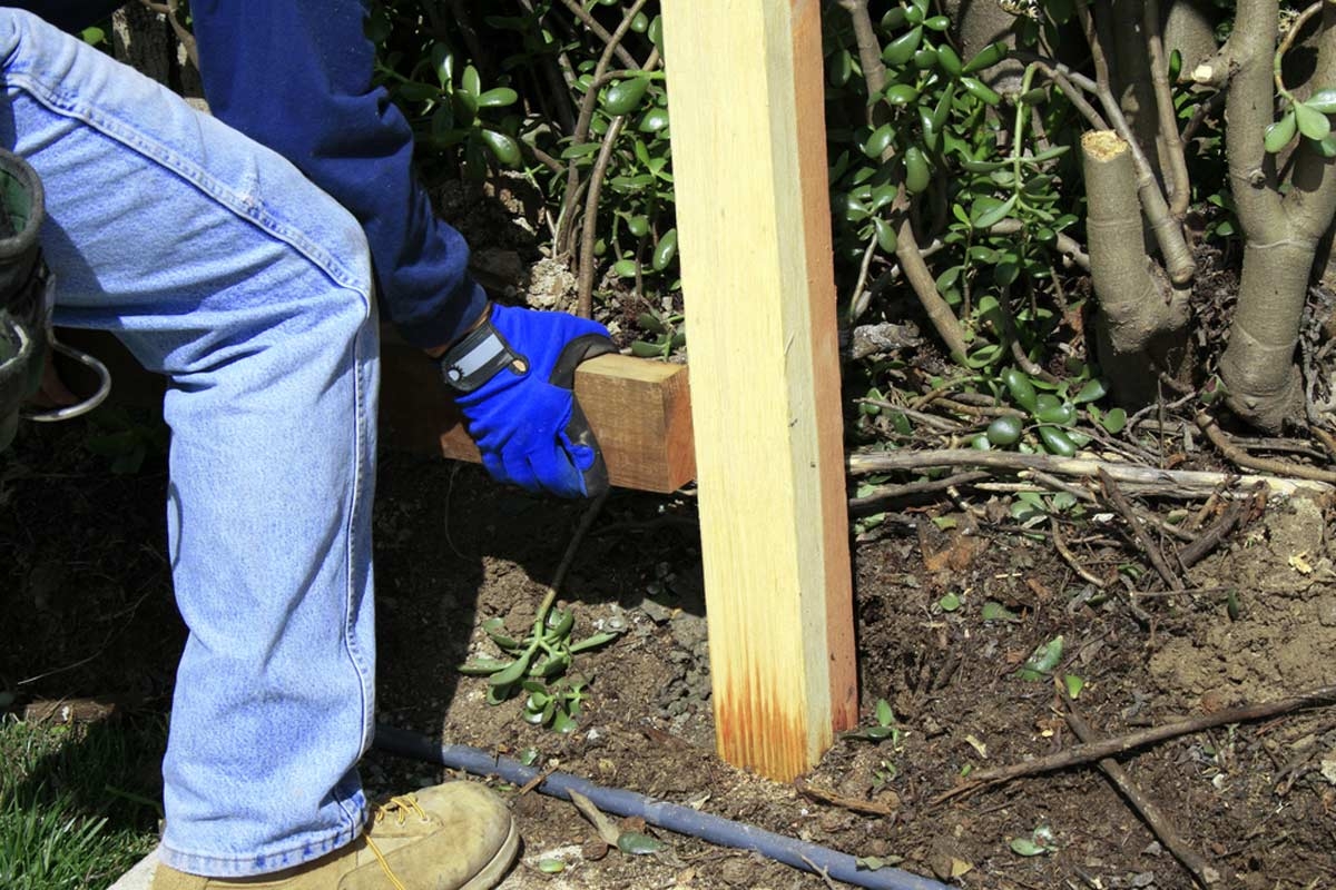 2025 Fence Repair Cost Fix Posts Panels Boards Leaning