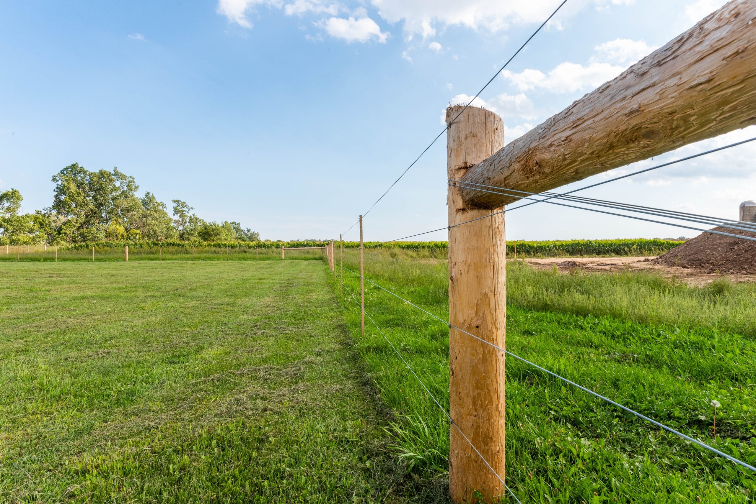 An Update On The Latest Fence Trends For Modern Rural Homes In Ontario Inline Fence