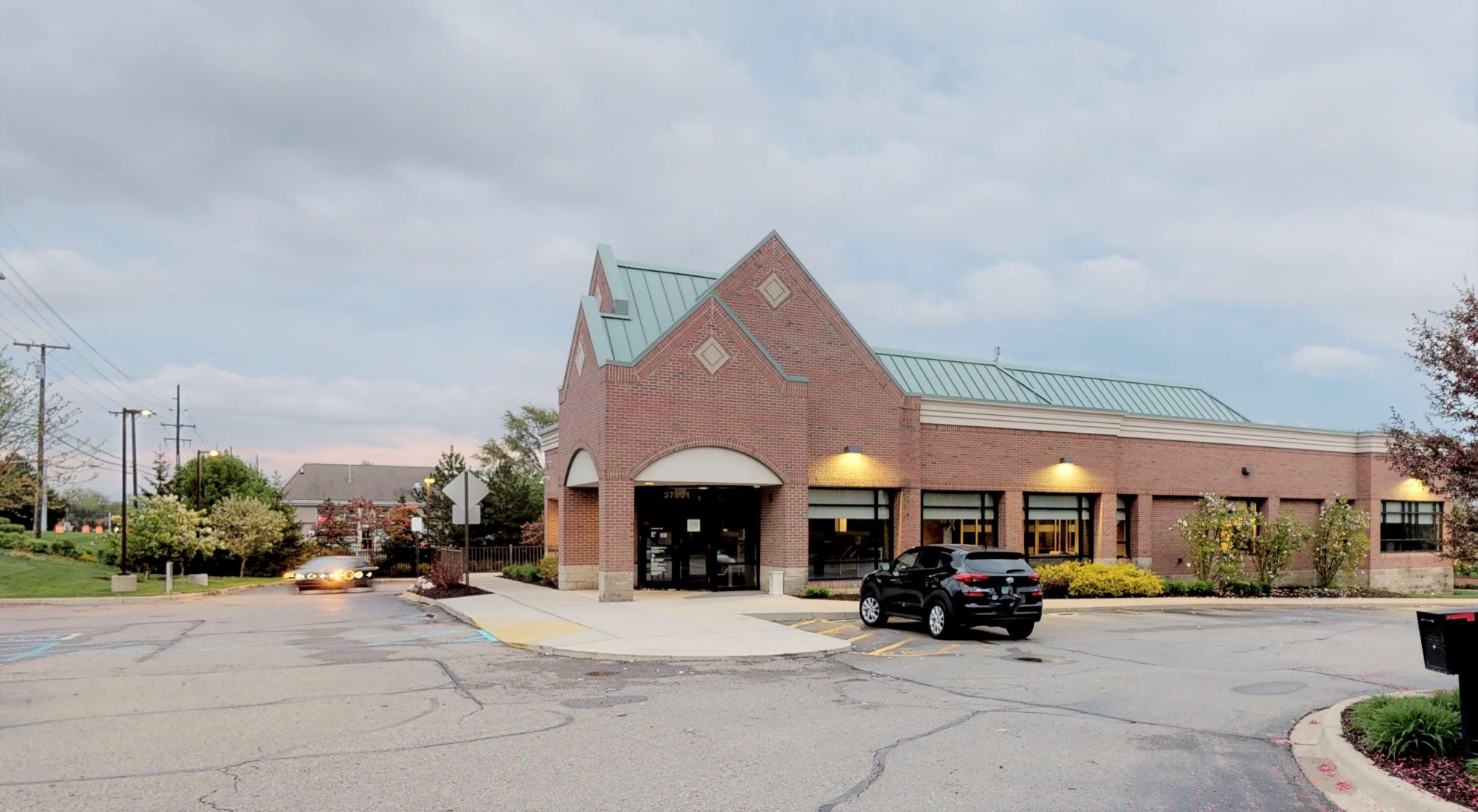 Bank Of America In Farmington Hills With Drive Thru ATM 12 Mile Halsted