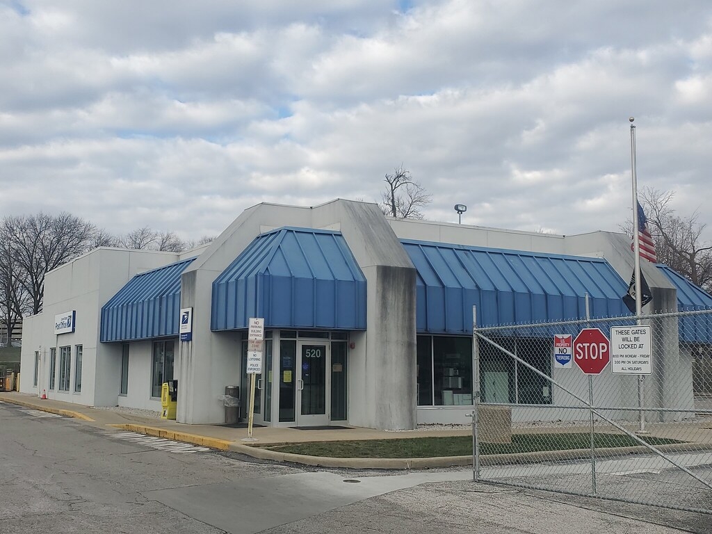 post office hours bloomington