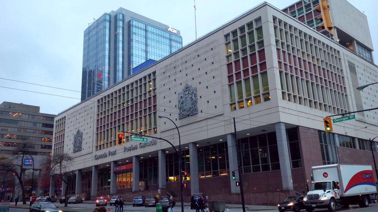 vancouver post office hours