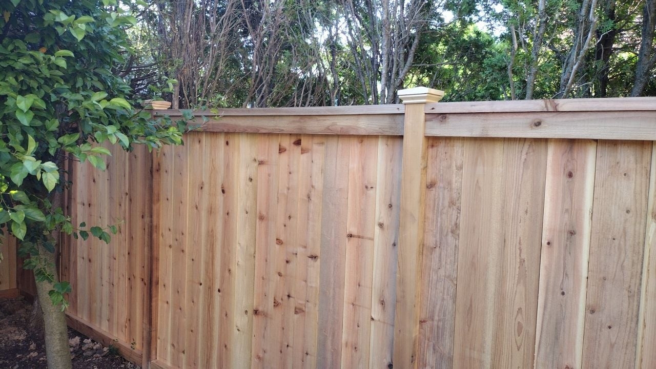 Cap And Trim Wood Fence Milwaukee Fence Finders