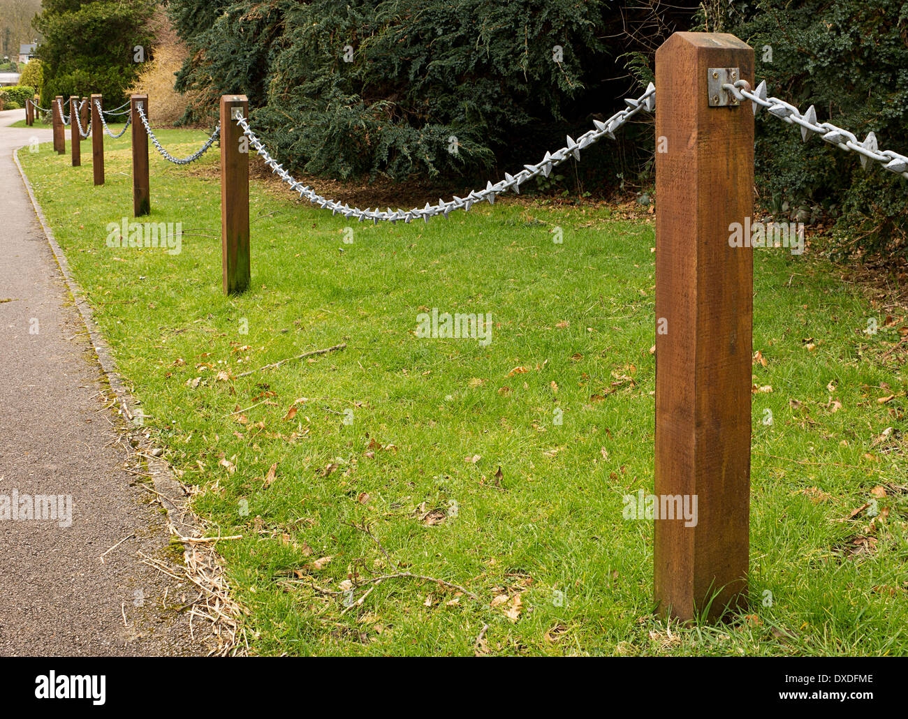 Chain And Post Fence Hi res Stock Photography And Images Alamy