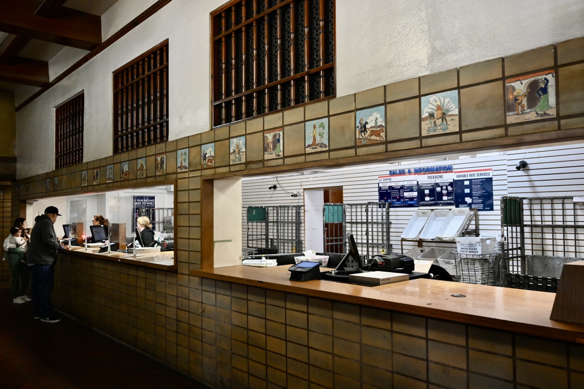burbank post office hours