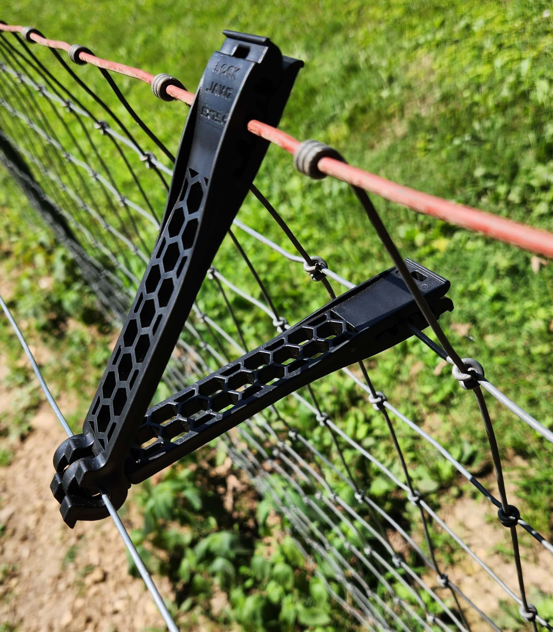 EXT 5 0 Lockjawz 5 Extended Insulator T Post Electric Fence Insulators Easy clip On Installation attaches 
