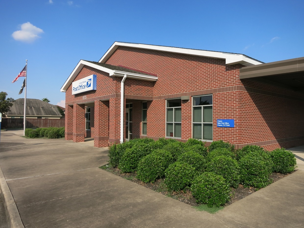 fresno post office hours