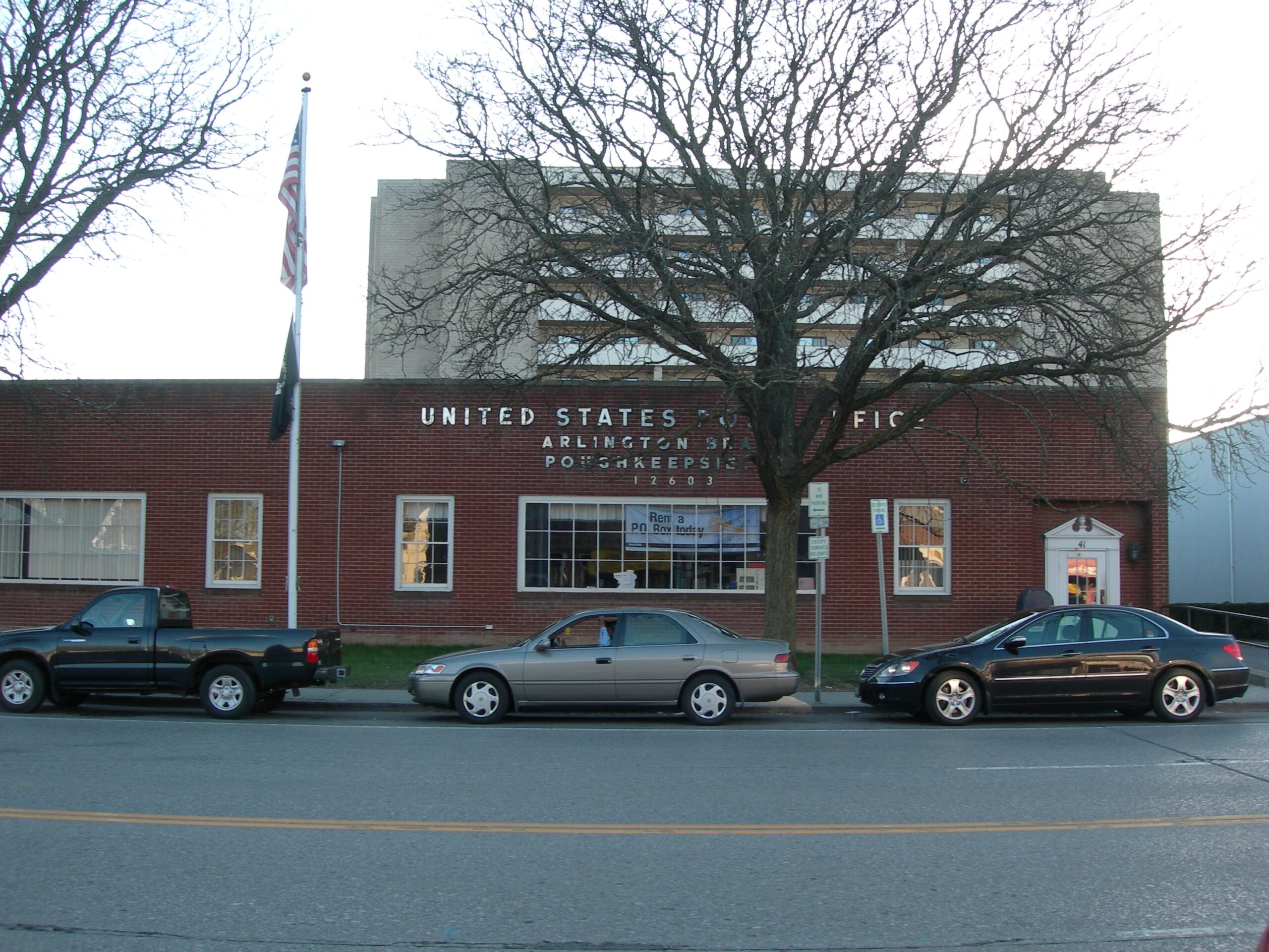 arlington post office hours