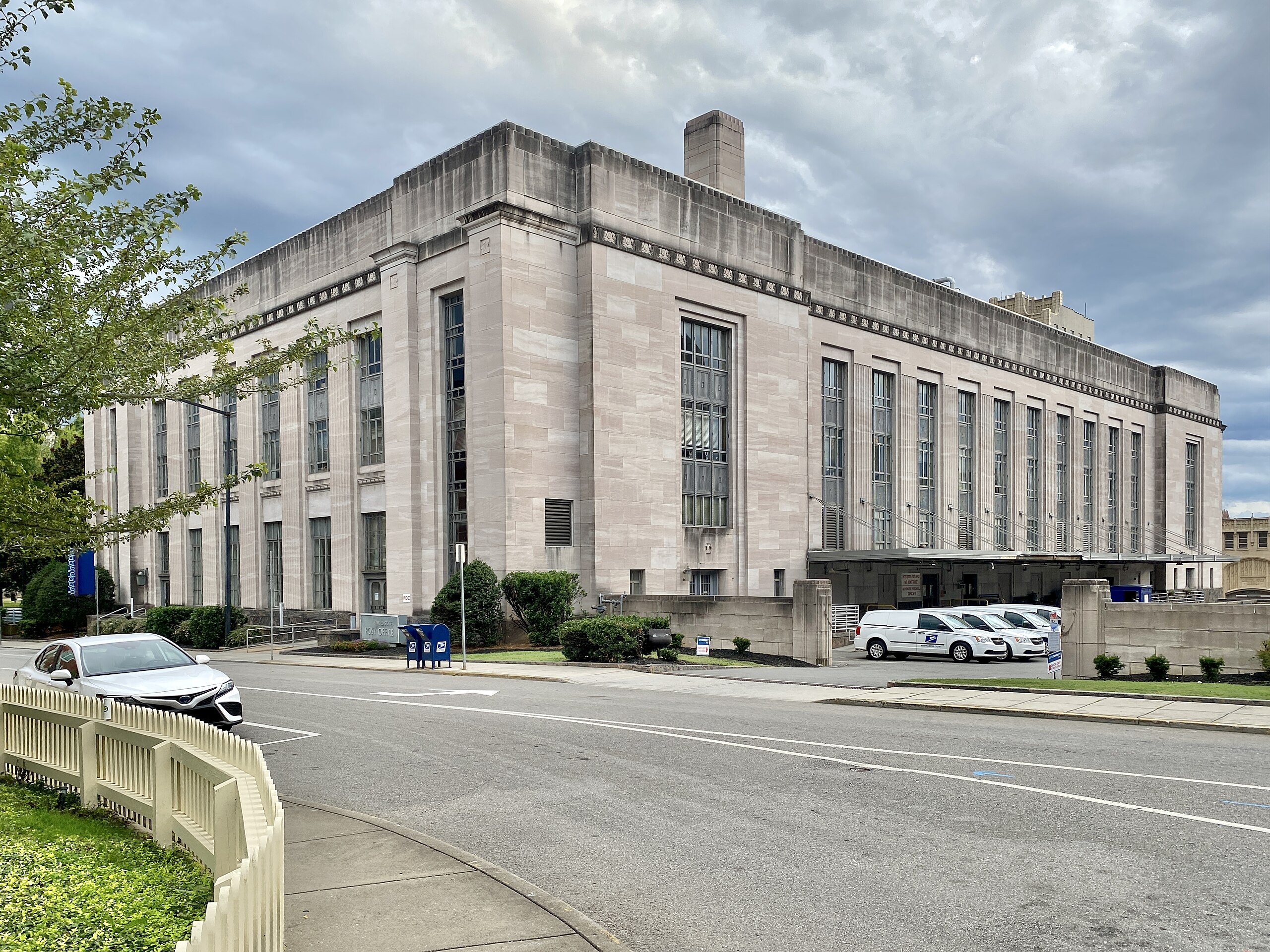 knoxville post office hours