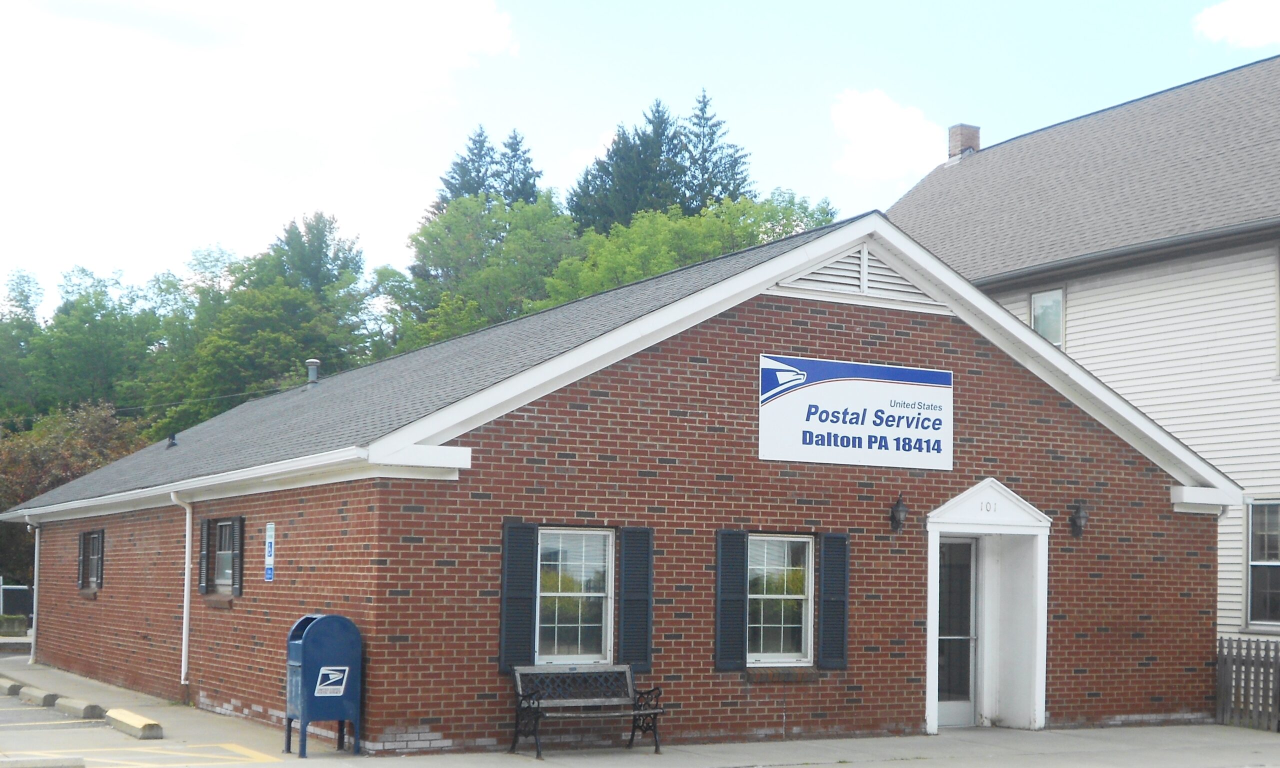 File USPS Dalton PA 18414 jpg Wikimedia Commons