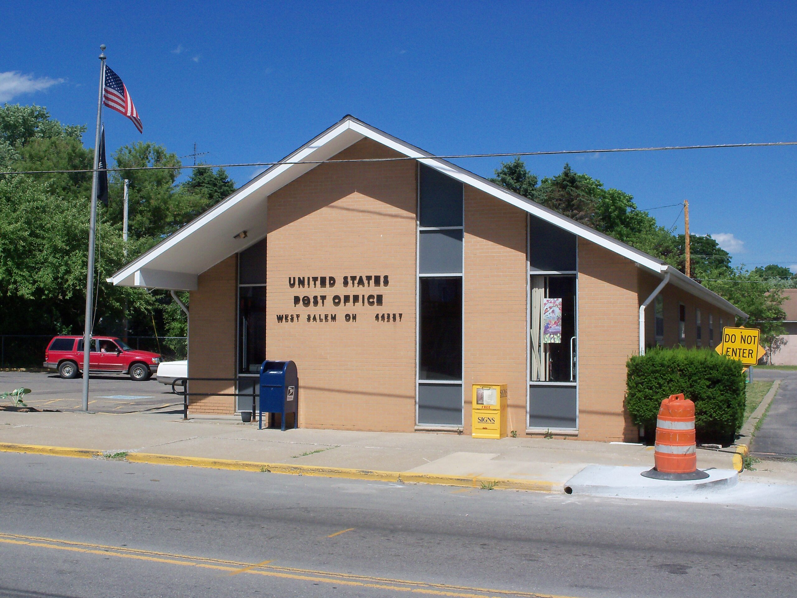 salem post office hours