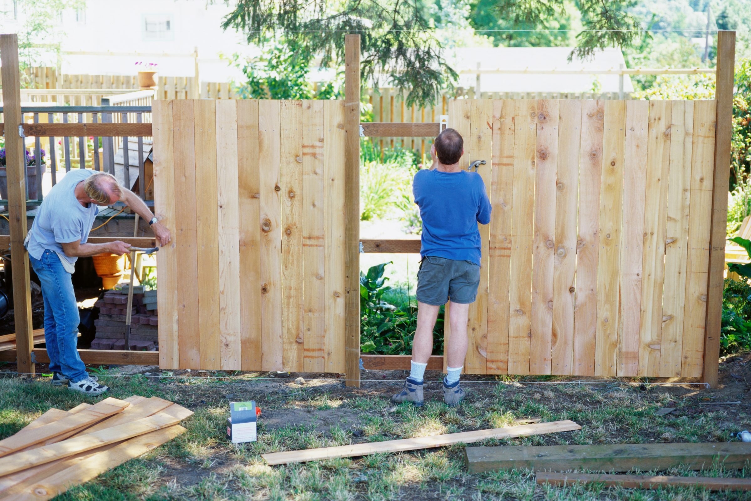 How Far Apart Should Fence Posts Be 