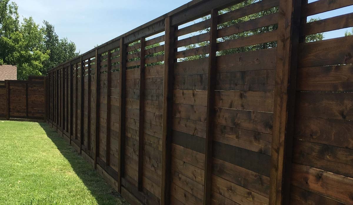 fence spacing between posts