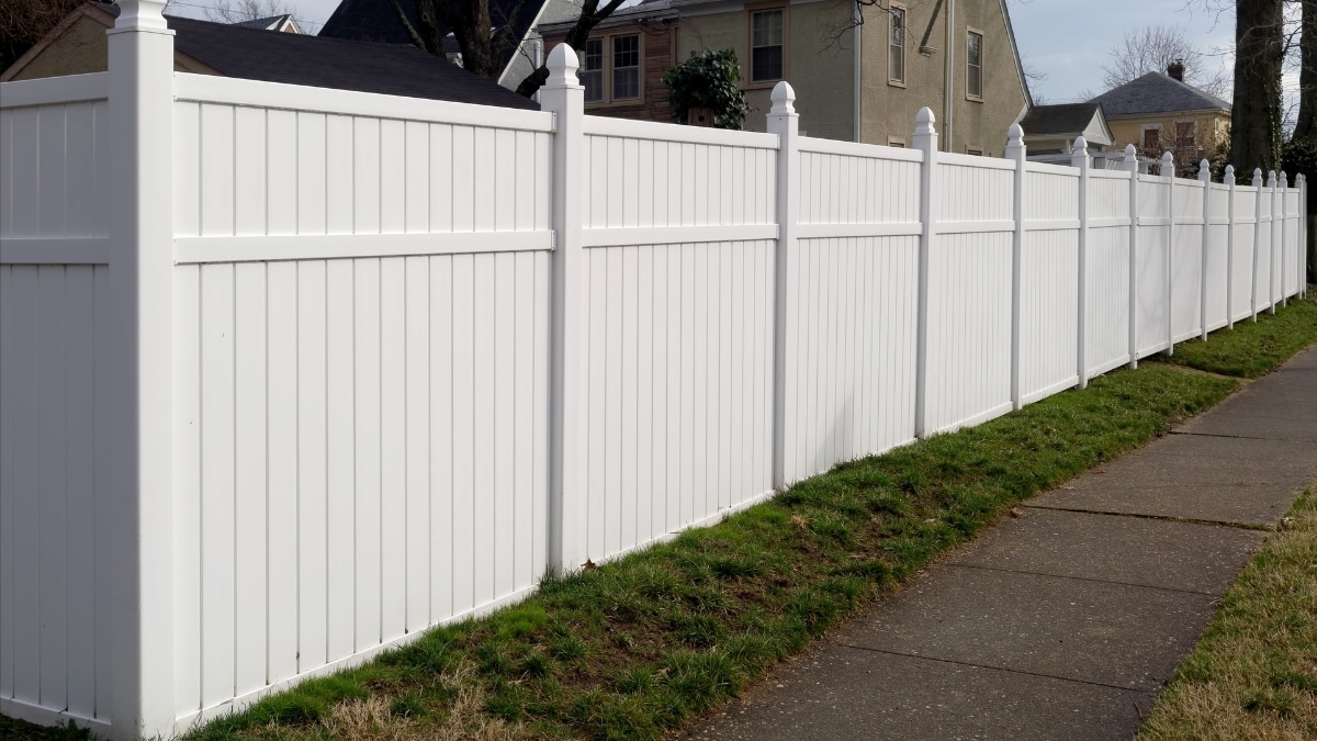 how much concrete per fence post