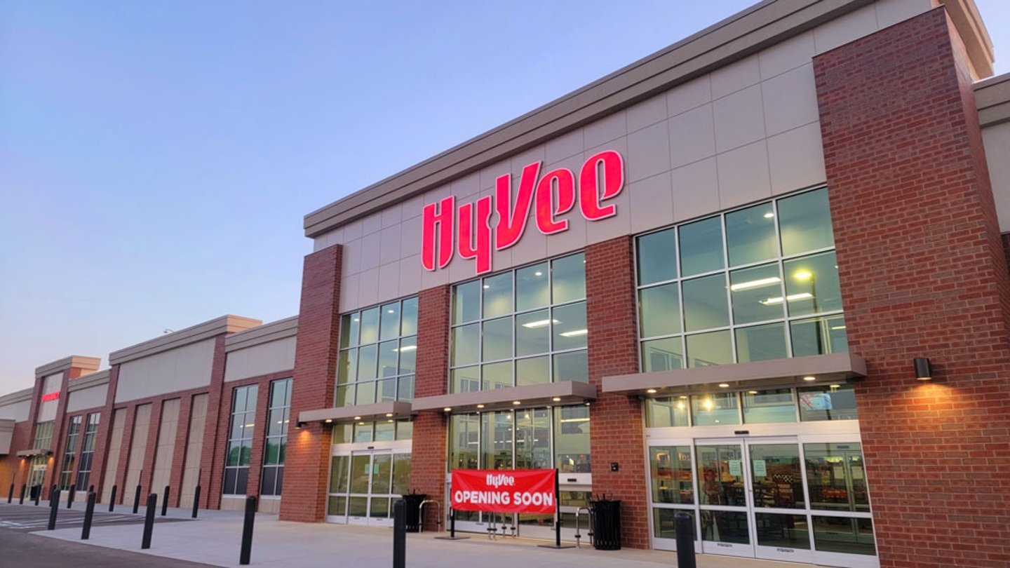 hy vee post office hours