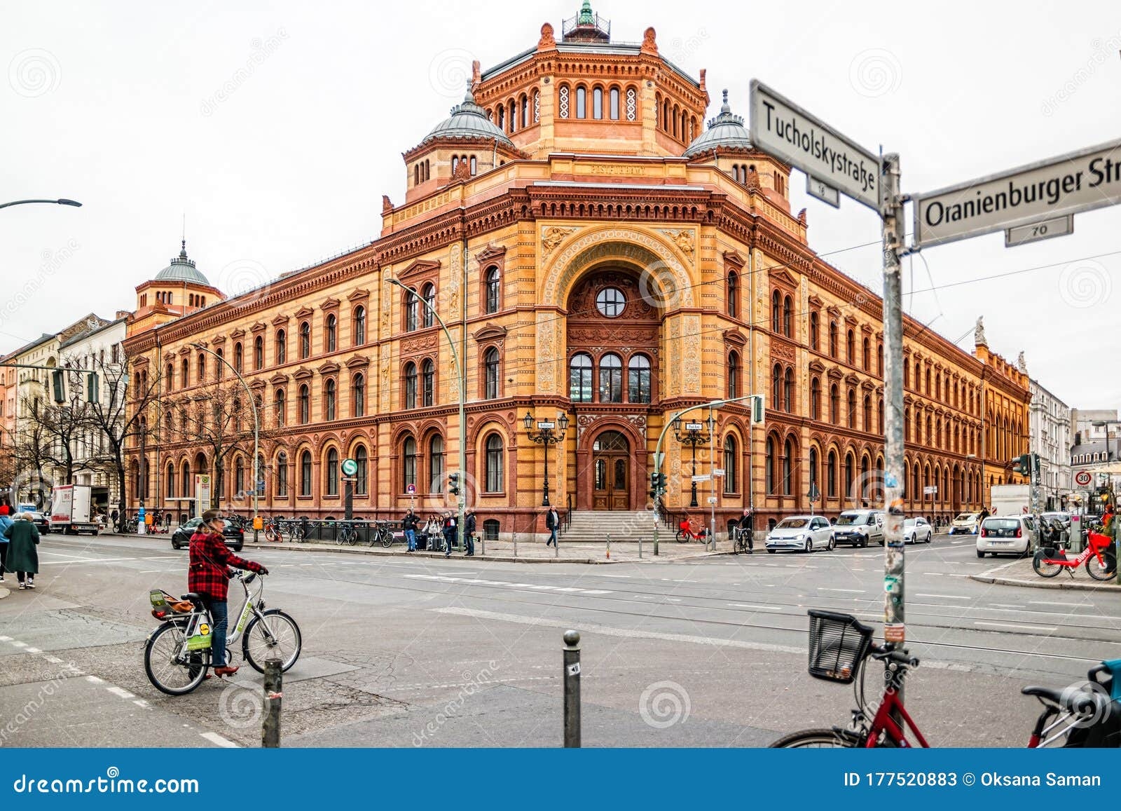 berlin post office hours