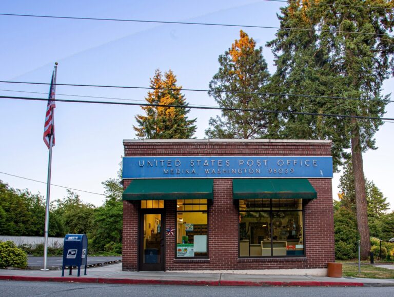 Medina A Pristine Neighborhood On The Shore Of Lake Washington Downtown Bellevue Network