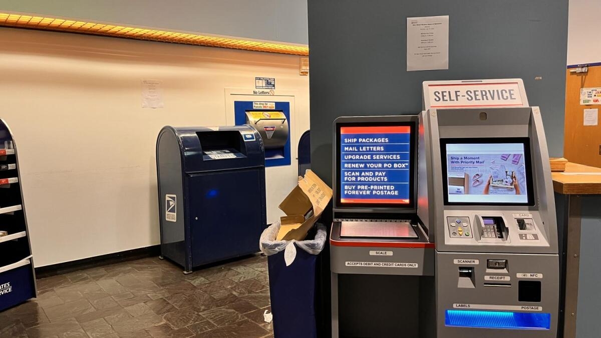 Phoenix s Last Late Night U S Post Office To Shorten Hours