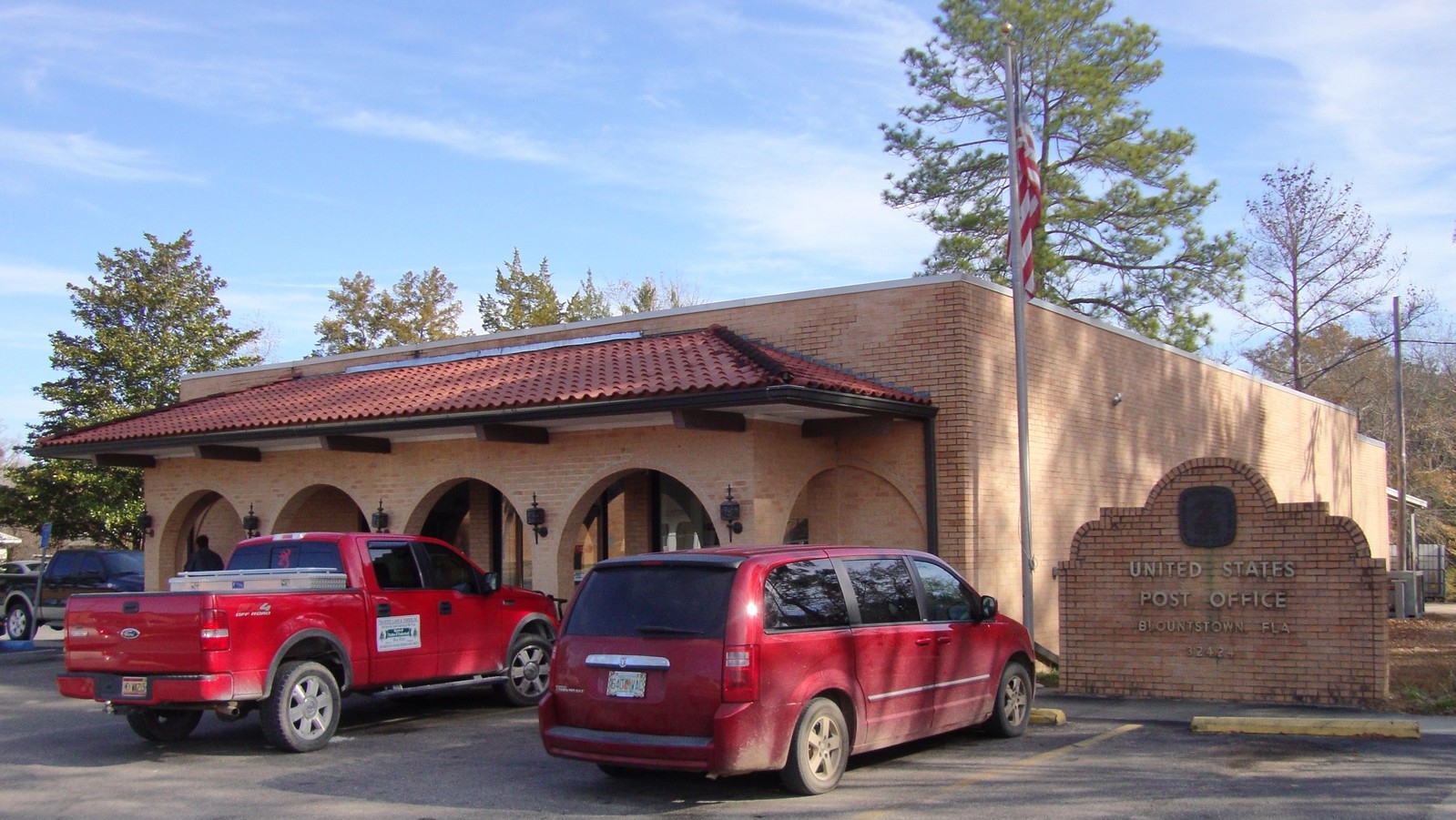 tallahassee post office hours