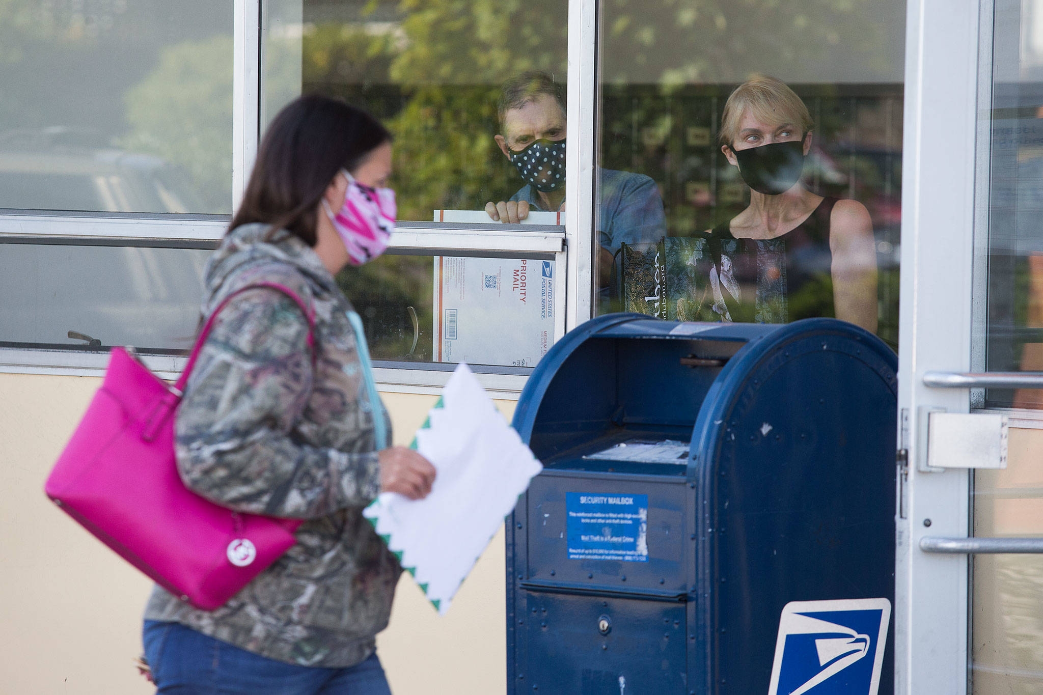 everett post office hours