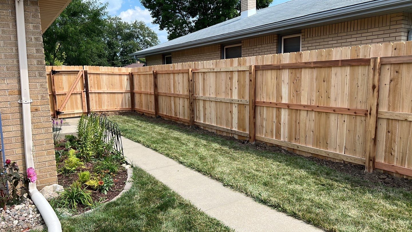 Quality Cedar Fence Pickets 4x4 Posts 2x4 s For Sale Milwaukee Fence Finders