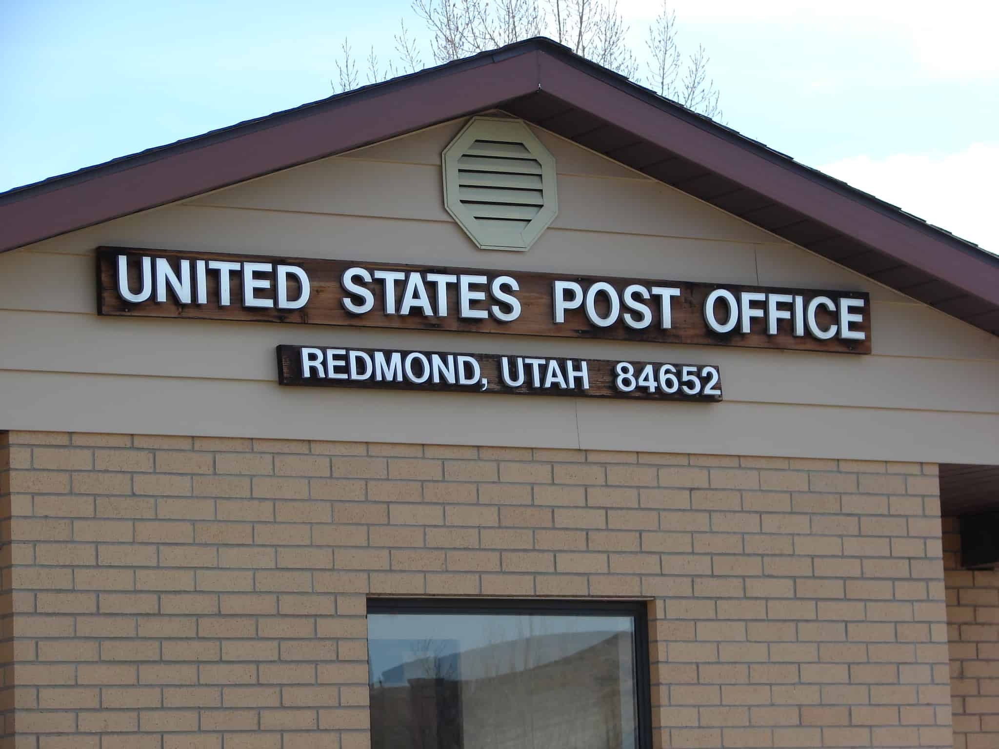 redmond post office hours
