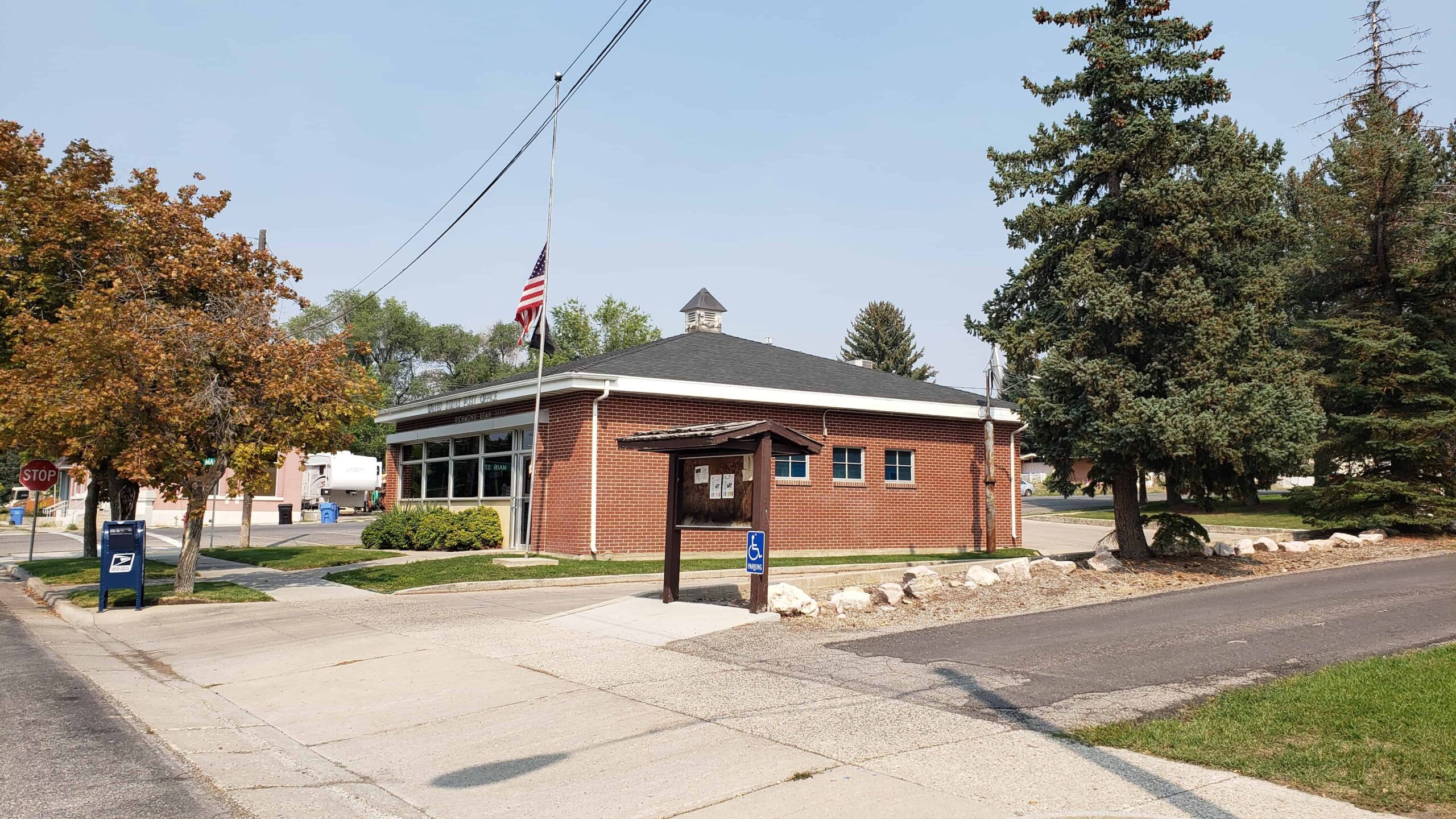 richmond post office hours
