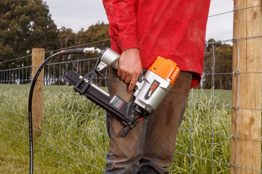 ST400 Pneumatic Fencing Stapler Gun Fence Post Staple Gun