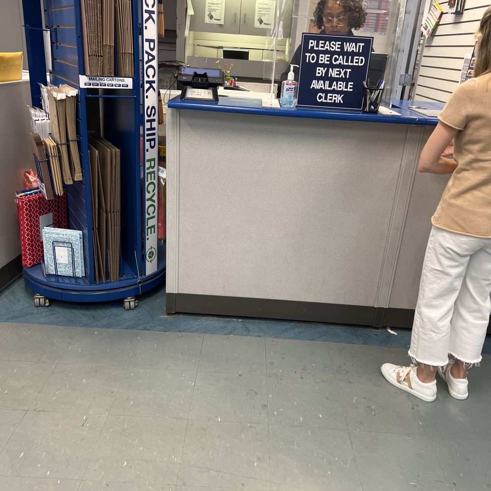 brentwood post office hours