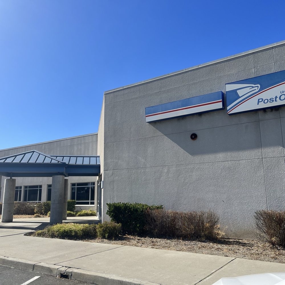 newark post office hours