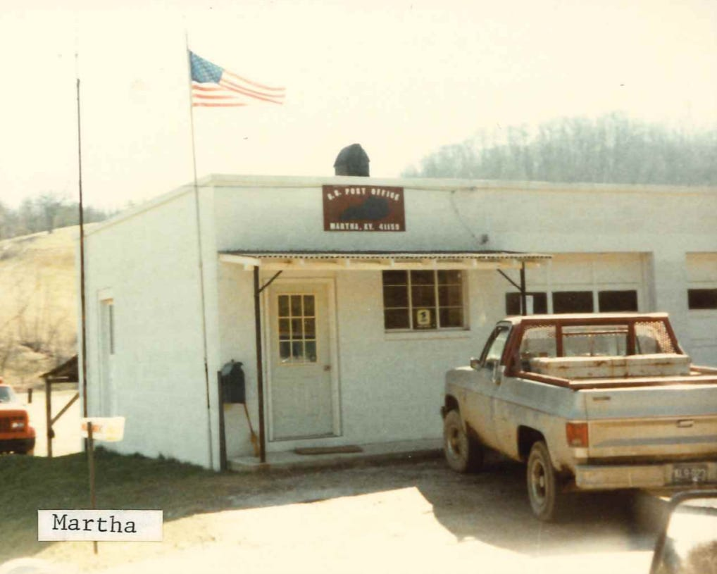 lawrence post office hours
