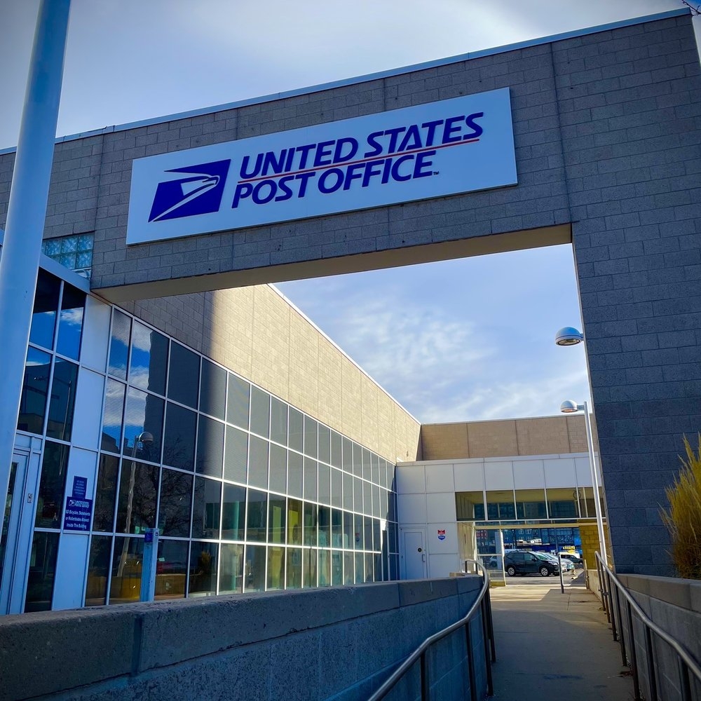 aurora post office hours