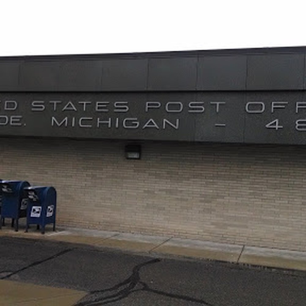 monroe post office hours