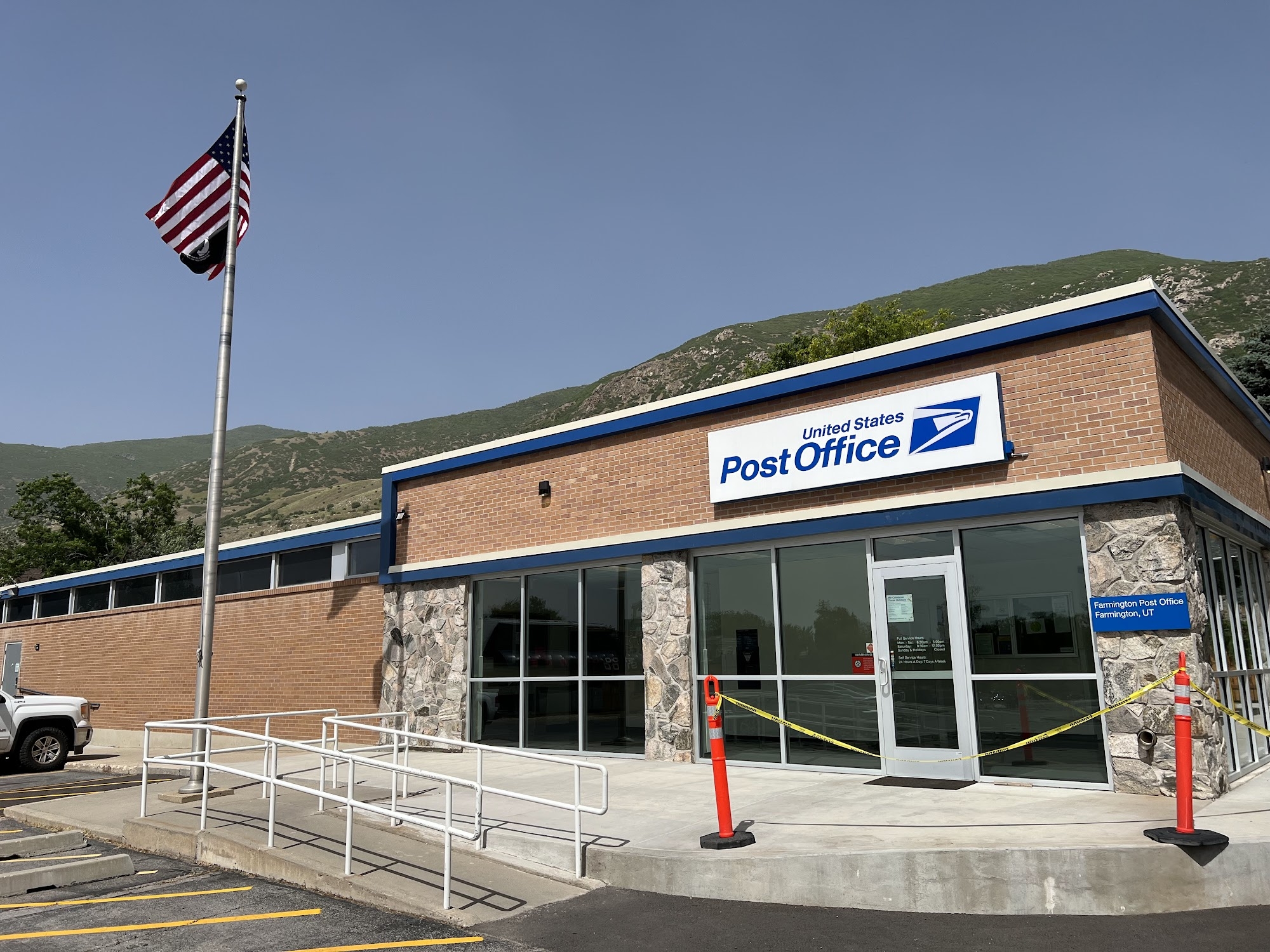 farmington post office hours