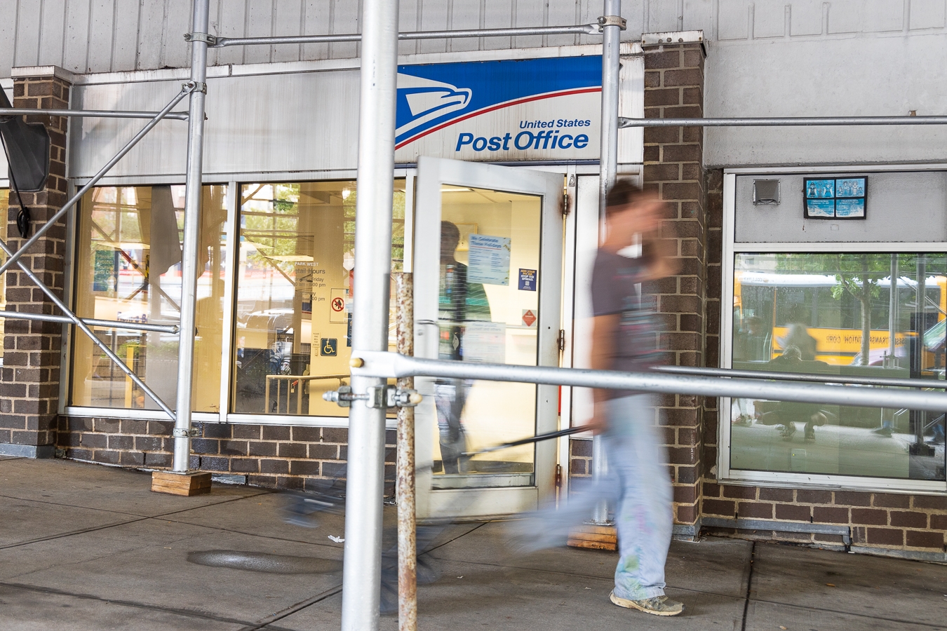 columbus post office hours