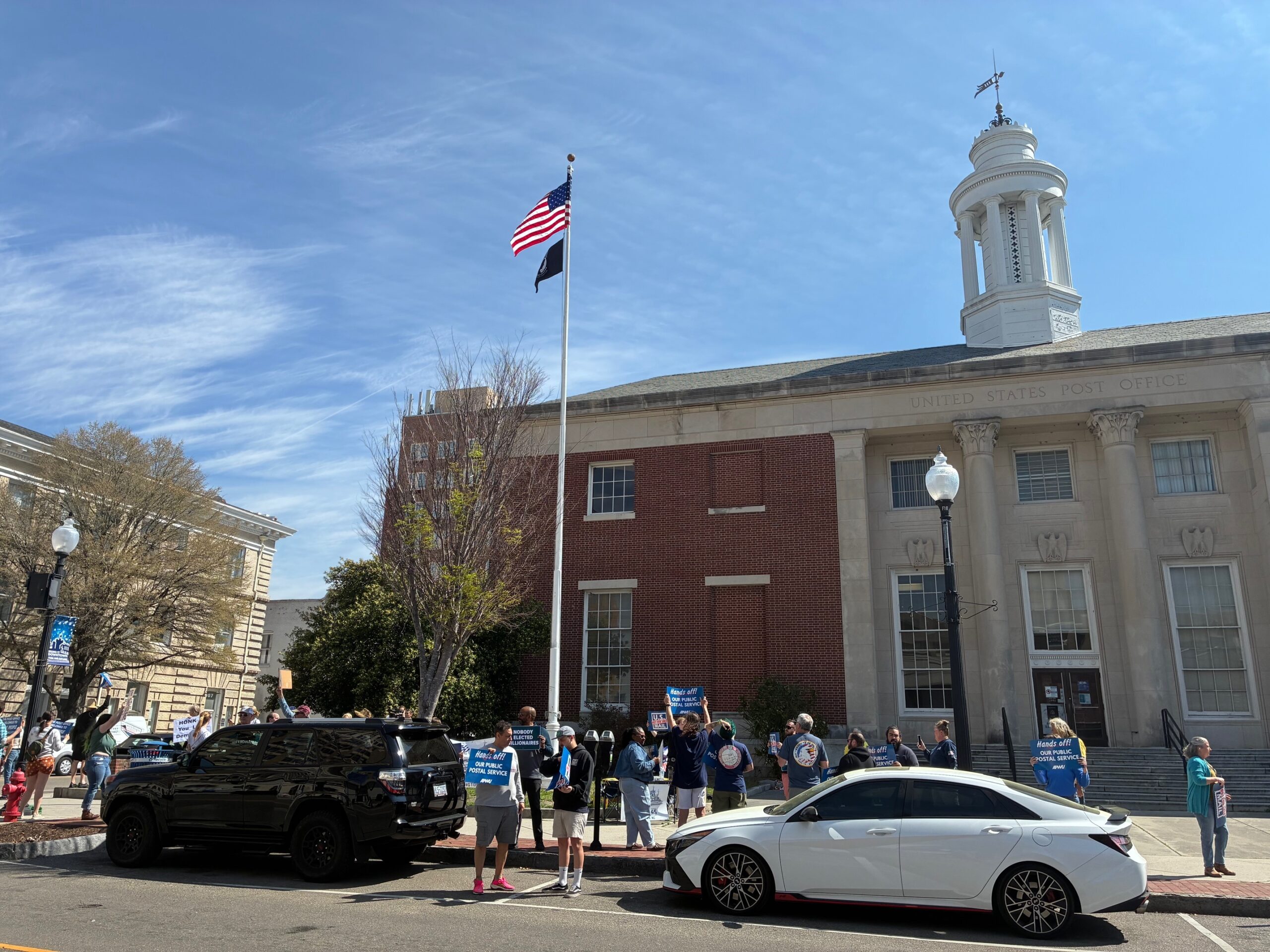 wilmington post office hours