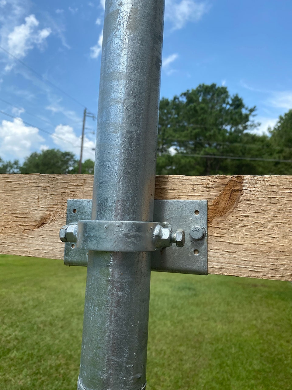 Wood To Round Steel Post Adaptors Line Configuration Hoover Fence Co 