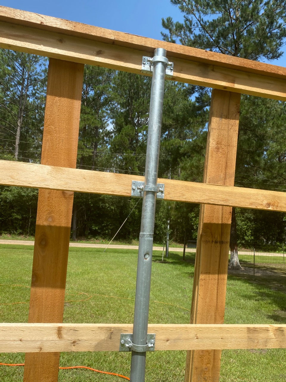 Wood To Round Steel Post Adaptors Line Configuration Hoover Fence Co 