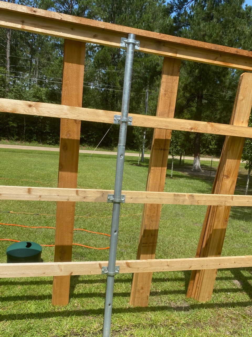 Wood To Round Steel Post Adaptors Line Configuration Hoover Fence Co 
