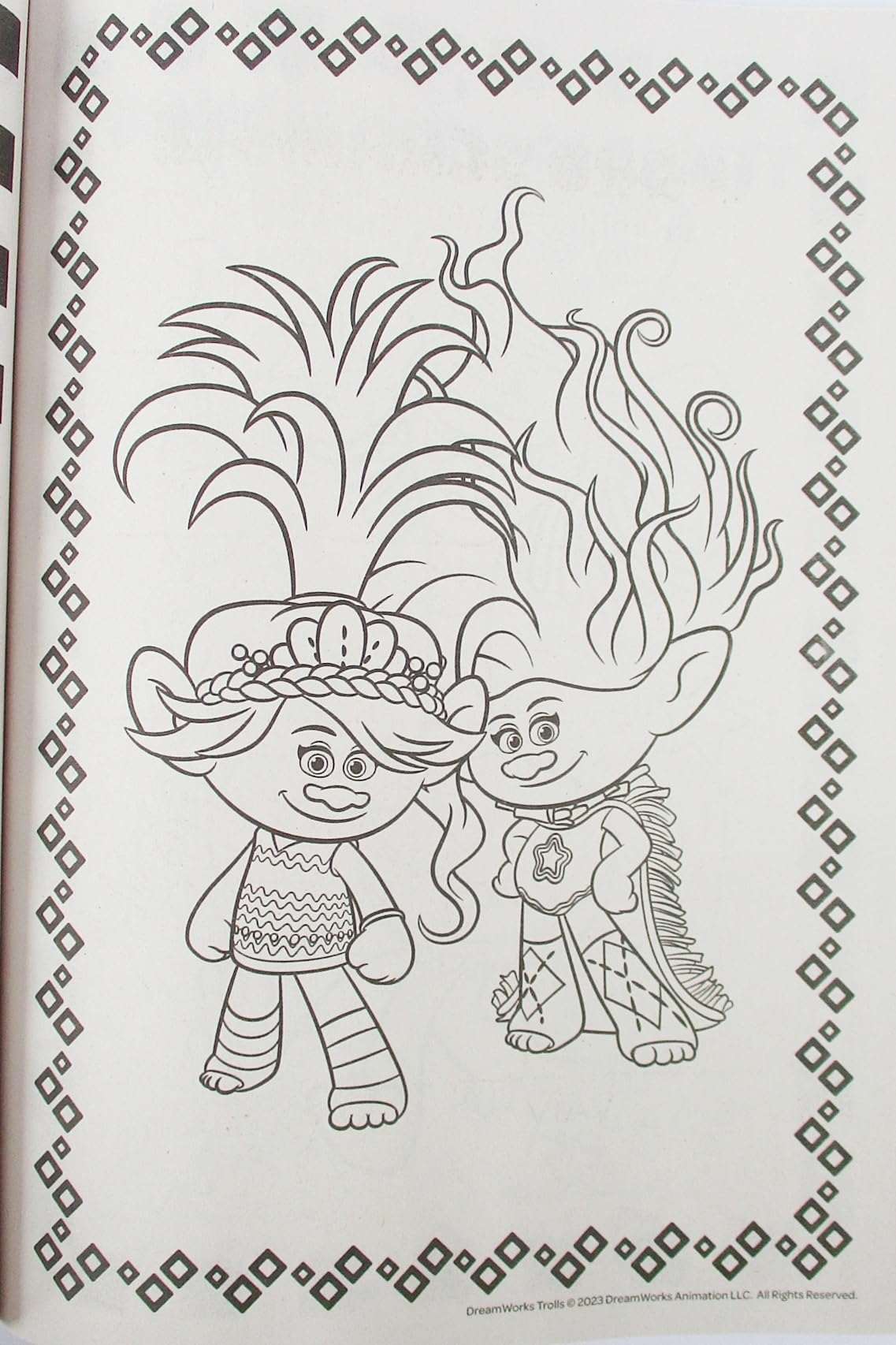 Amazon Trolls Band Together Coloring And Activity Book With Stand Up Character On Back 64 Pages Toys Games